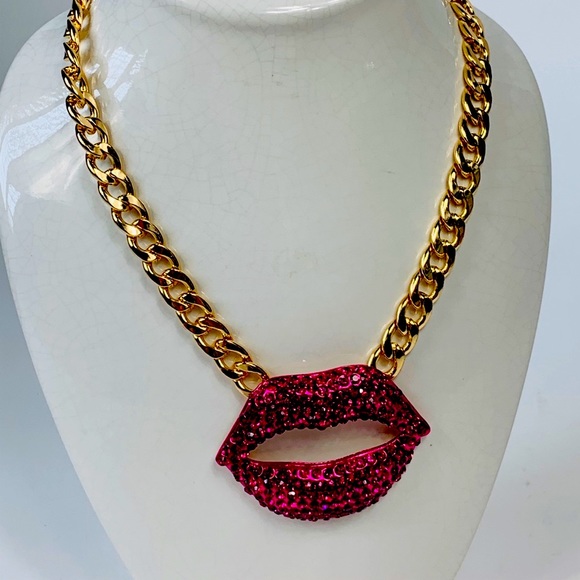 New 💋Natasha pink Crystal Lips Necklace - Picture 10 of 17